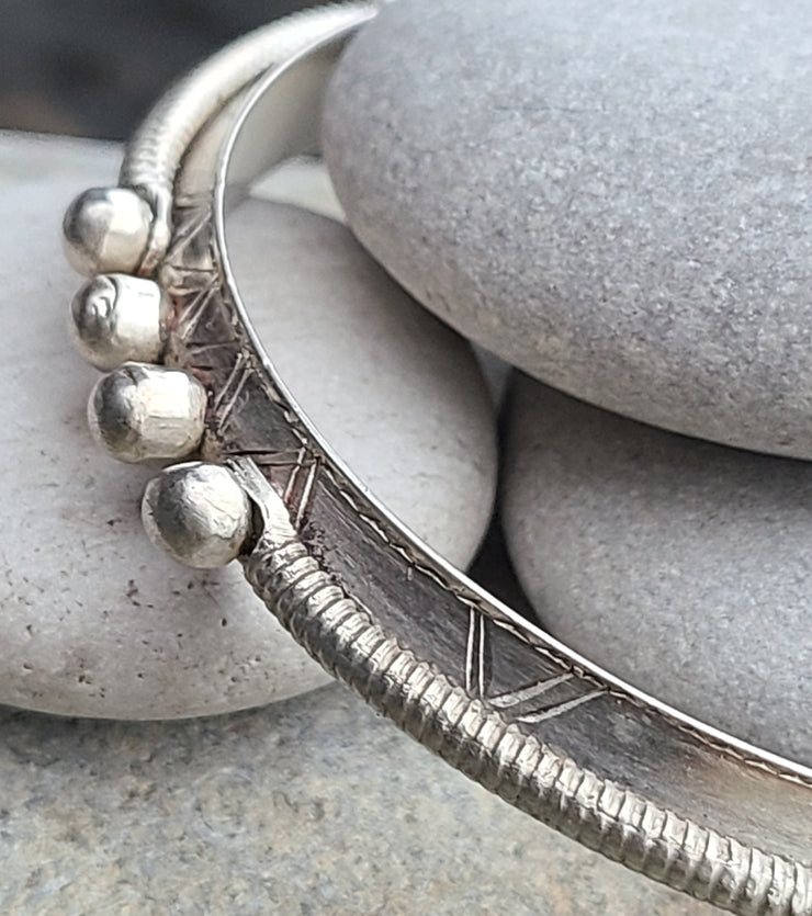 Moroccan bangle fine silver with knobs